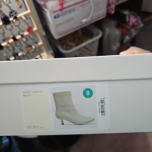 Lonnie Women's Boots in White by